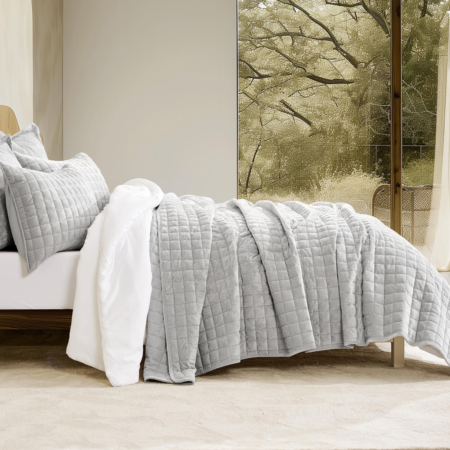 RECYCO Luxury Velvet Quilt Set King shams-closeup showing soft fabric and secure stitching.