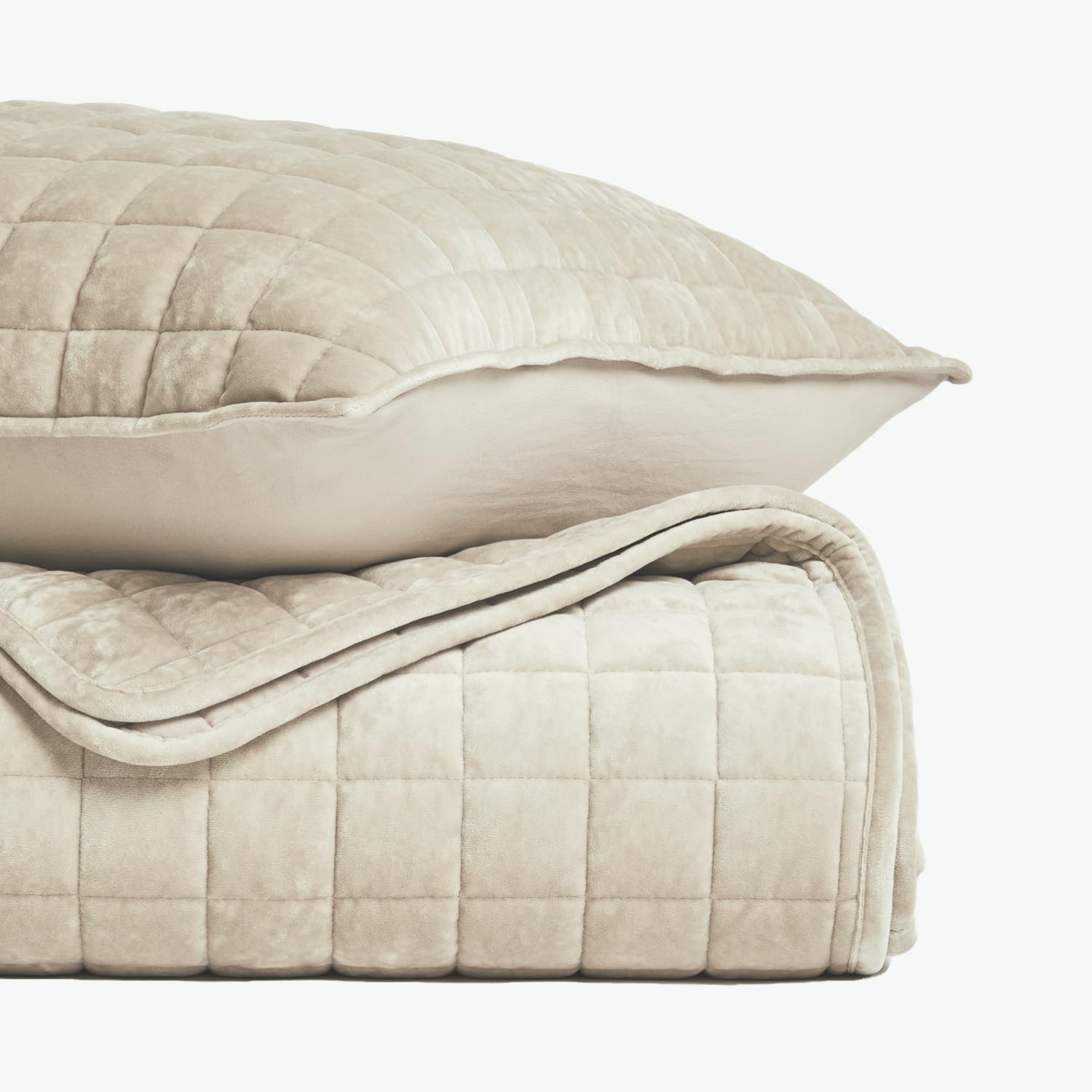 RECYCO lightweight bedspread suitable for all-season comfort