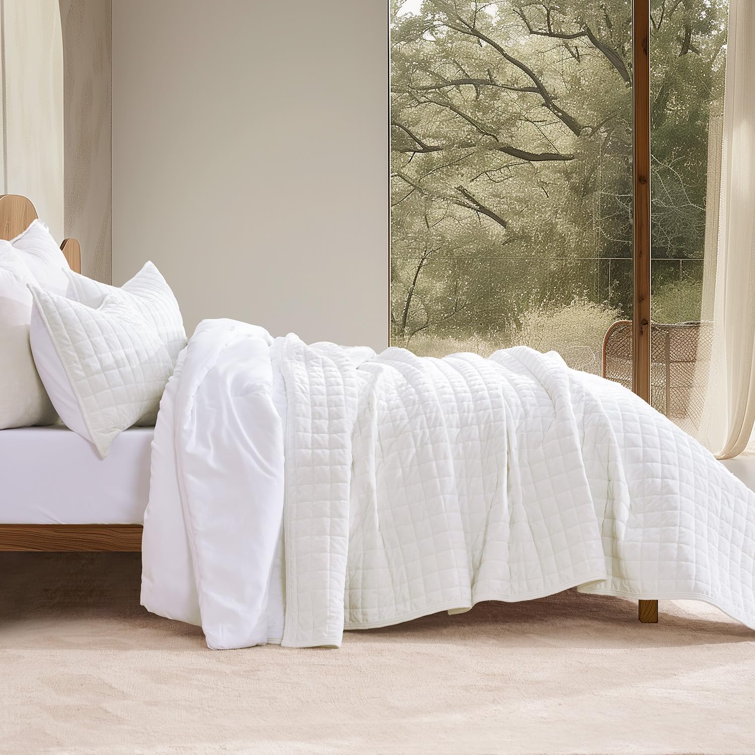 RECYCO velvet quilt channel-stitch detail for durable chic texture.