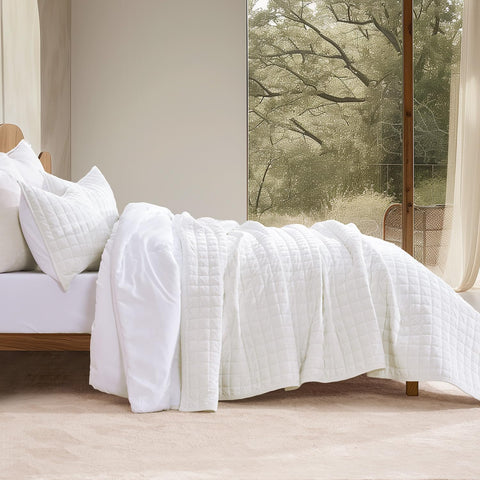 RECYCO velvet quilt channel-stitch detail for durable chic texture.