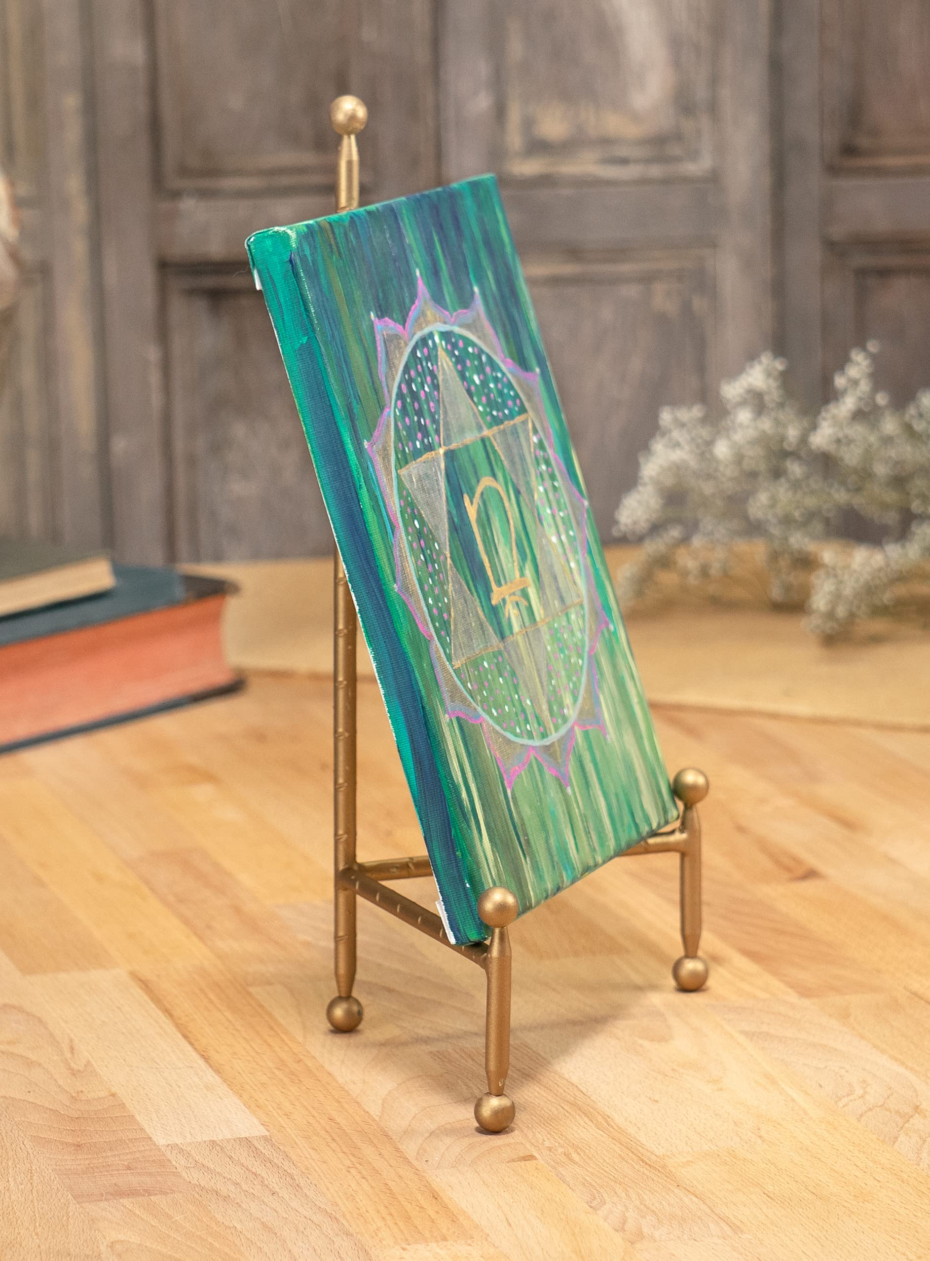 Red Co. collector plate display on sturdy gold easel.