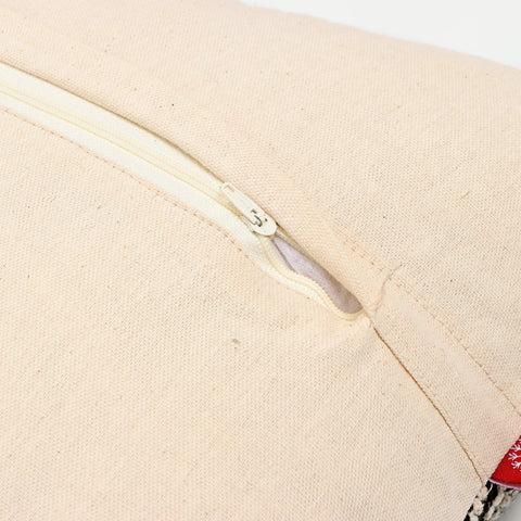 REDEARTH handloom tufted accents create artisanal charm