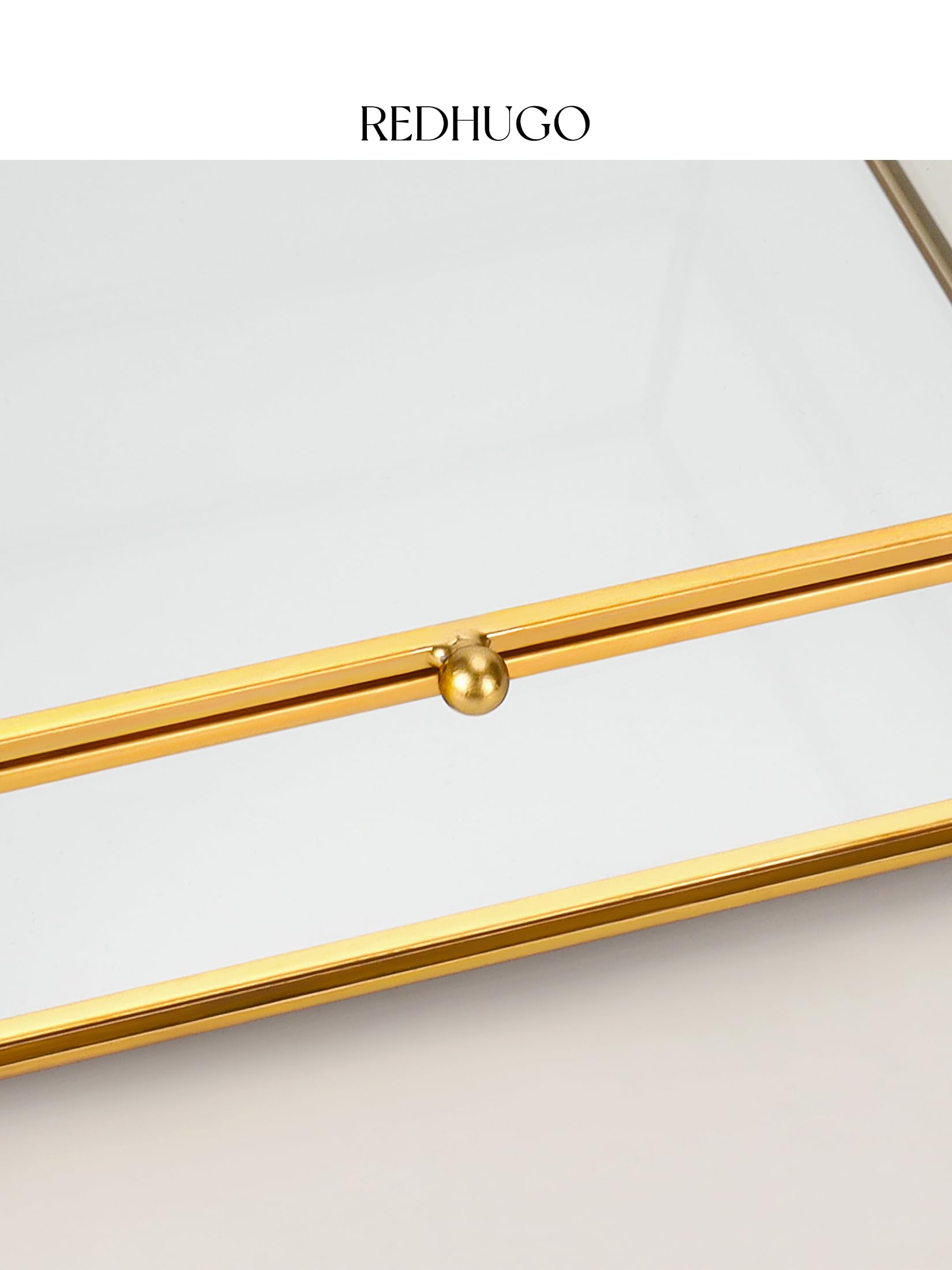 RedHUGO large glass display box stores rings and earrings with clear visibility.