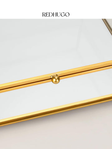 RedHUGO large glass display box stores rings and earrings with clear visibility.