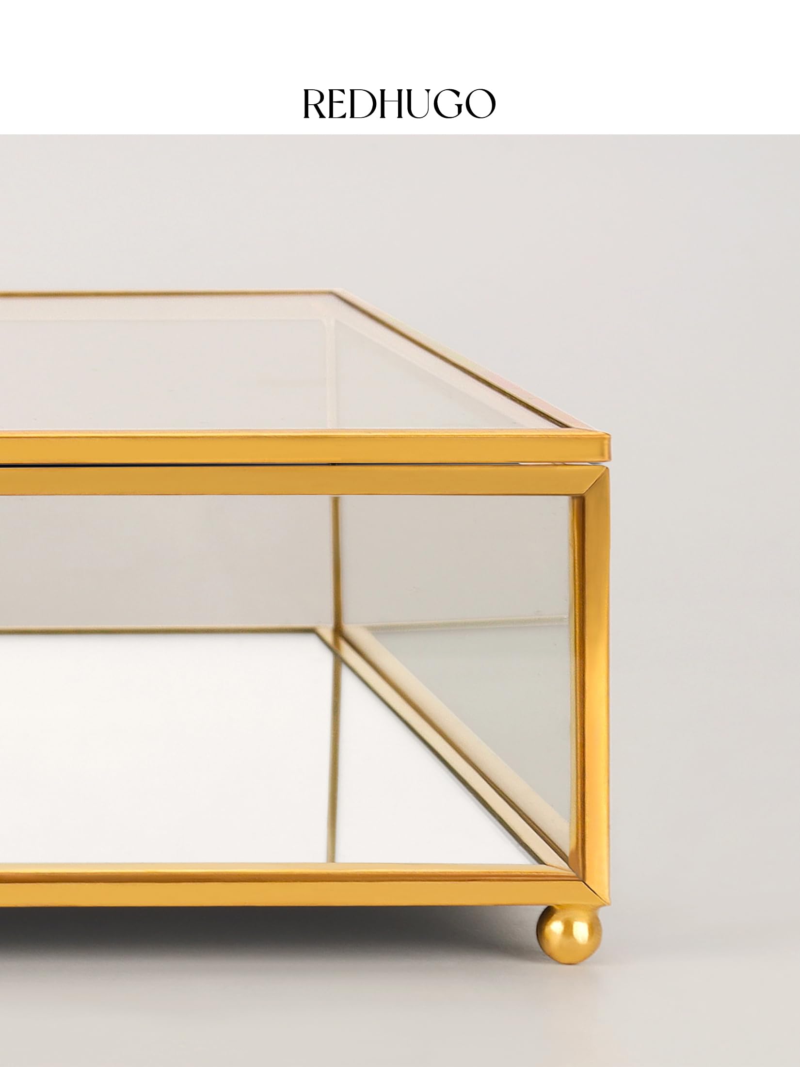 RedHUGO large glass box lid protects contents from dust while viewing.