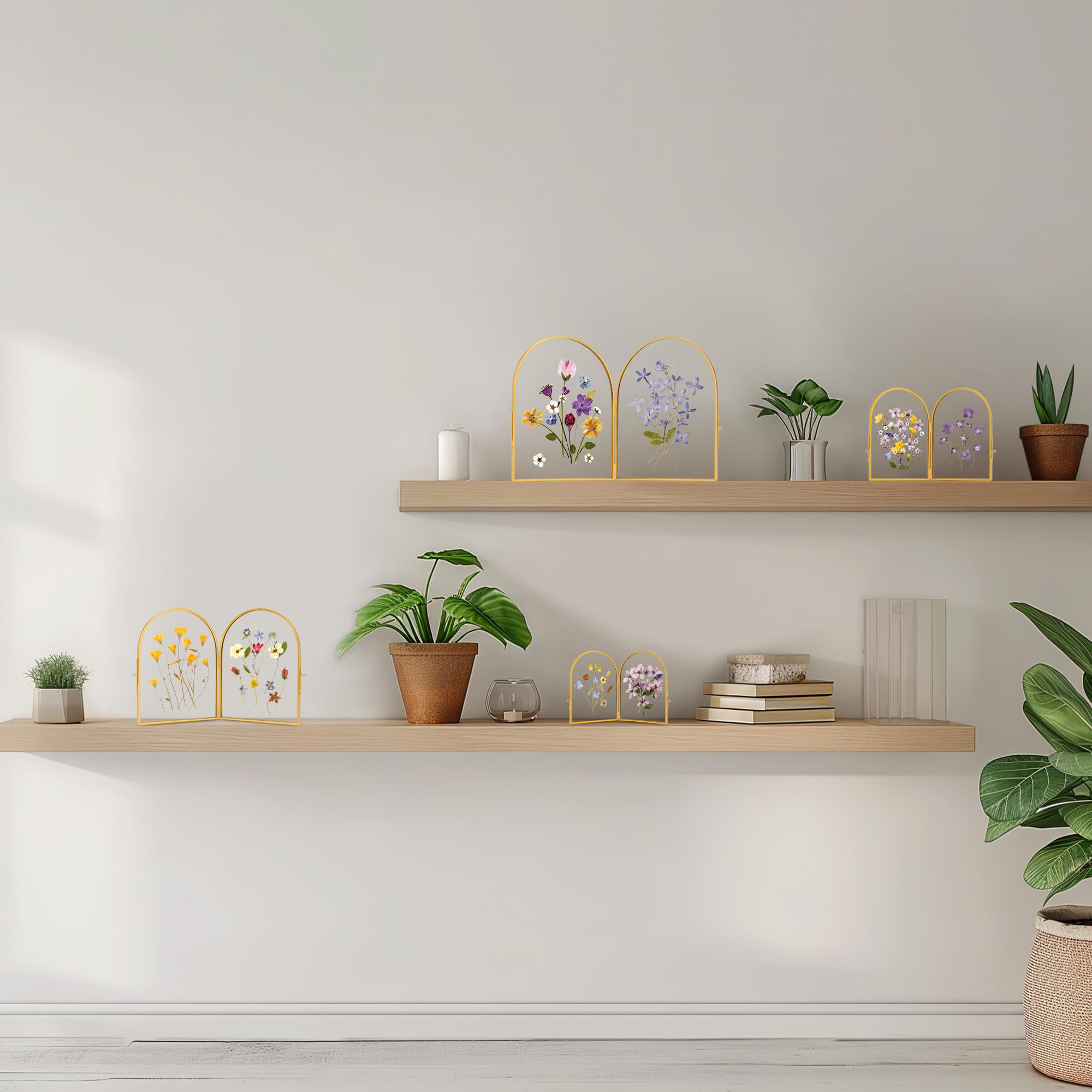 REDHUGO versatile display frame fits photos, postcards, and artwork.
