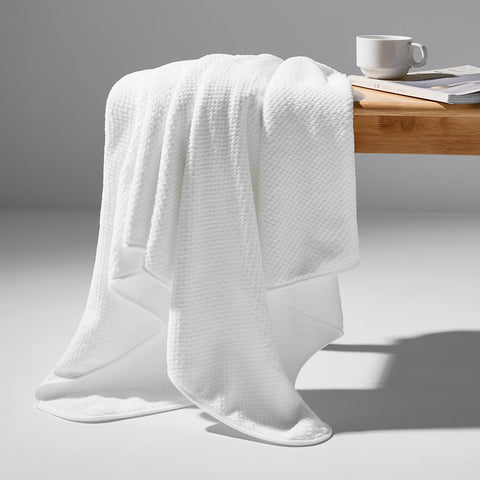 REDKISS multi-scene towels ideal for gym, beach, and spa routines.