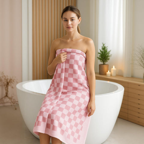 REDKISS natural-dyed pink towels emphasize skin-friendly luxury and careful craftsmanship.
