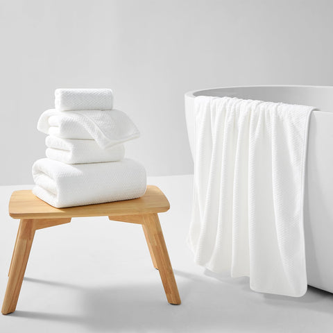REDKISS towel set demonstrating absorbent, quick-dry capabilities after a shower.