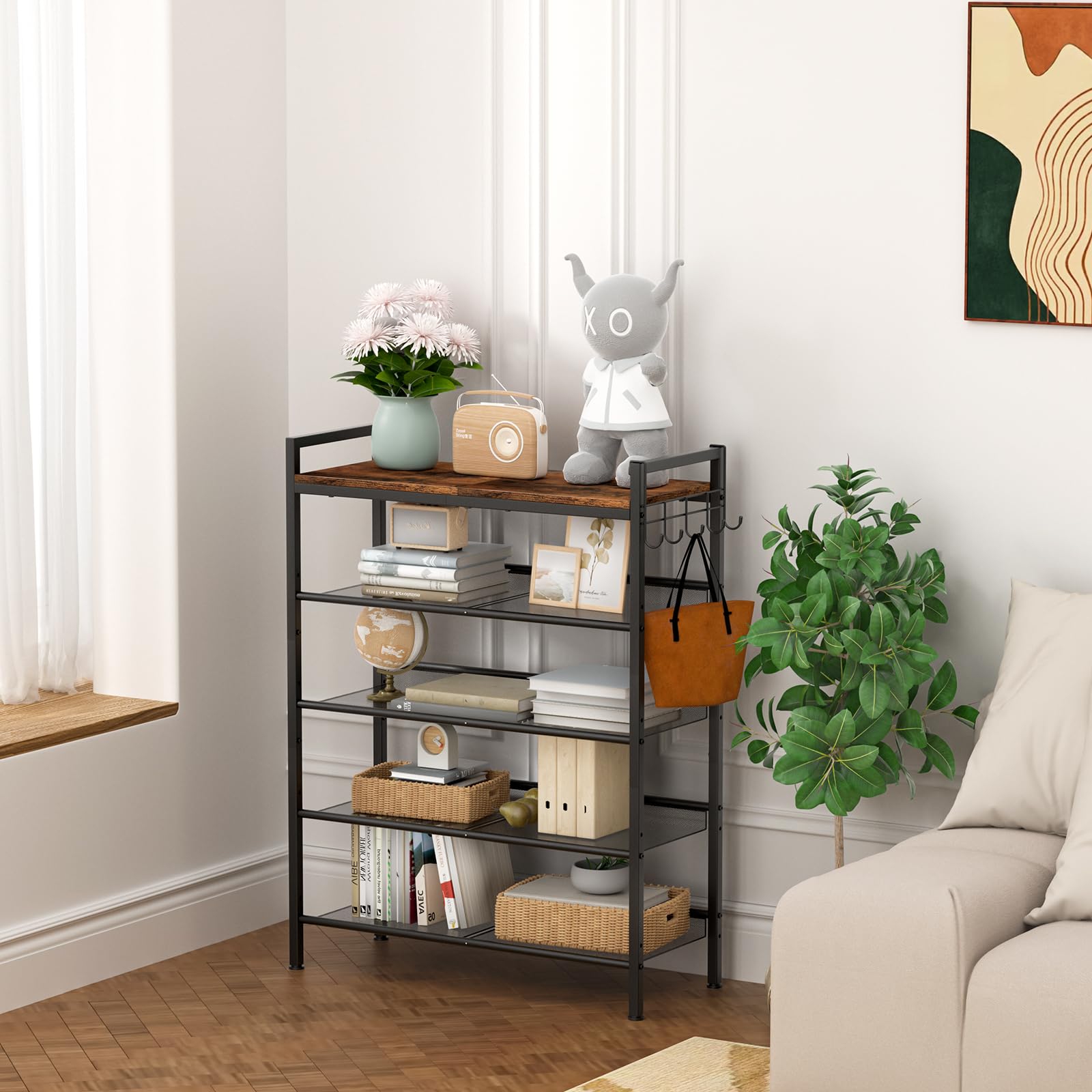 Refrze entryway layout offers versatile storage for shoes and small items.
