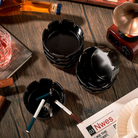 Reginary ashtrays round with six grooves, designed to keep ashes on the tray.