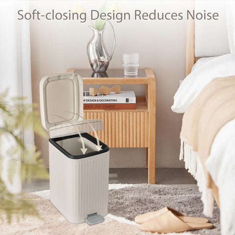 rejomiik dual-action lid enables quick, hygienic waste disposal