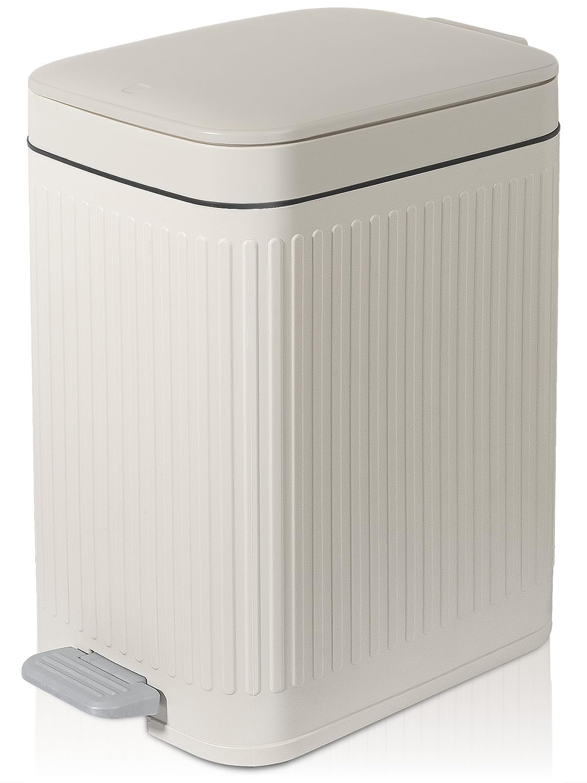 rejomiik small cream trash can with lid in a compact kitchen for easy waste disposal