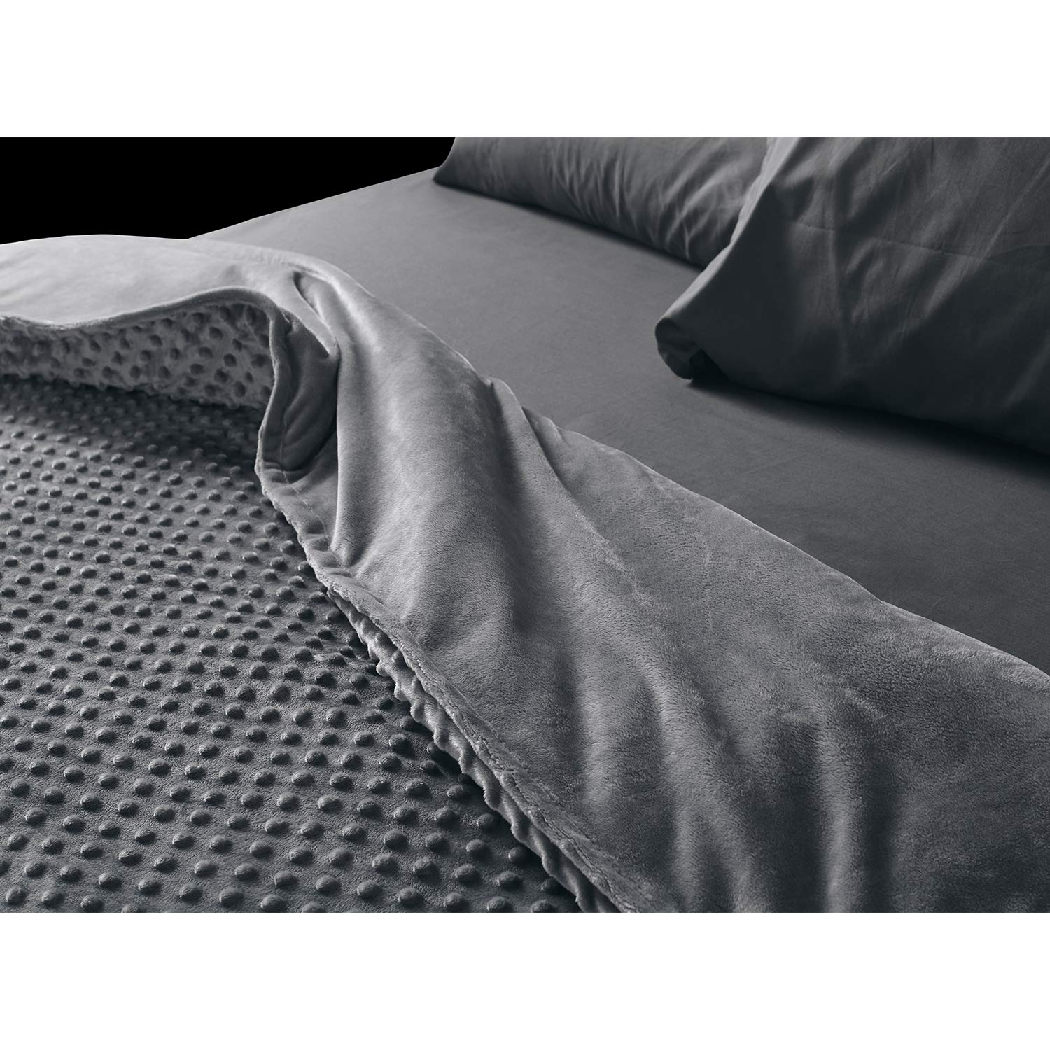 RelaxBlanket eight-connection points prevent shifting of the inner blanket.