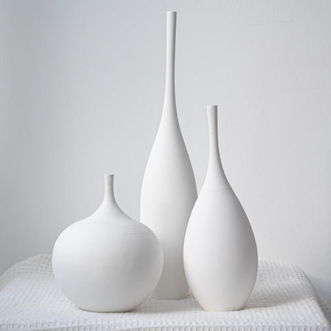 Relexome vase set top view adds calm elegance to a minimalist shelf.