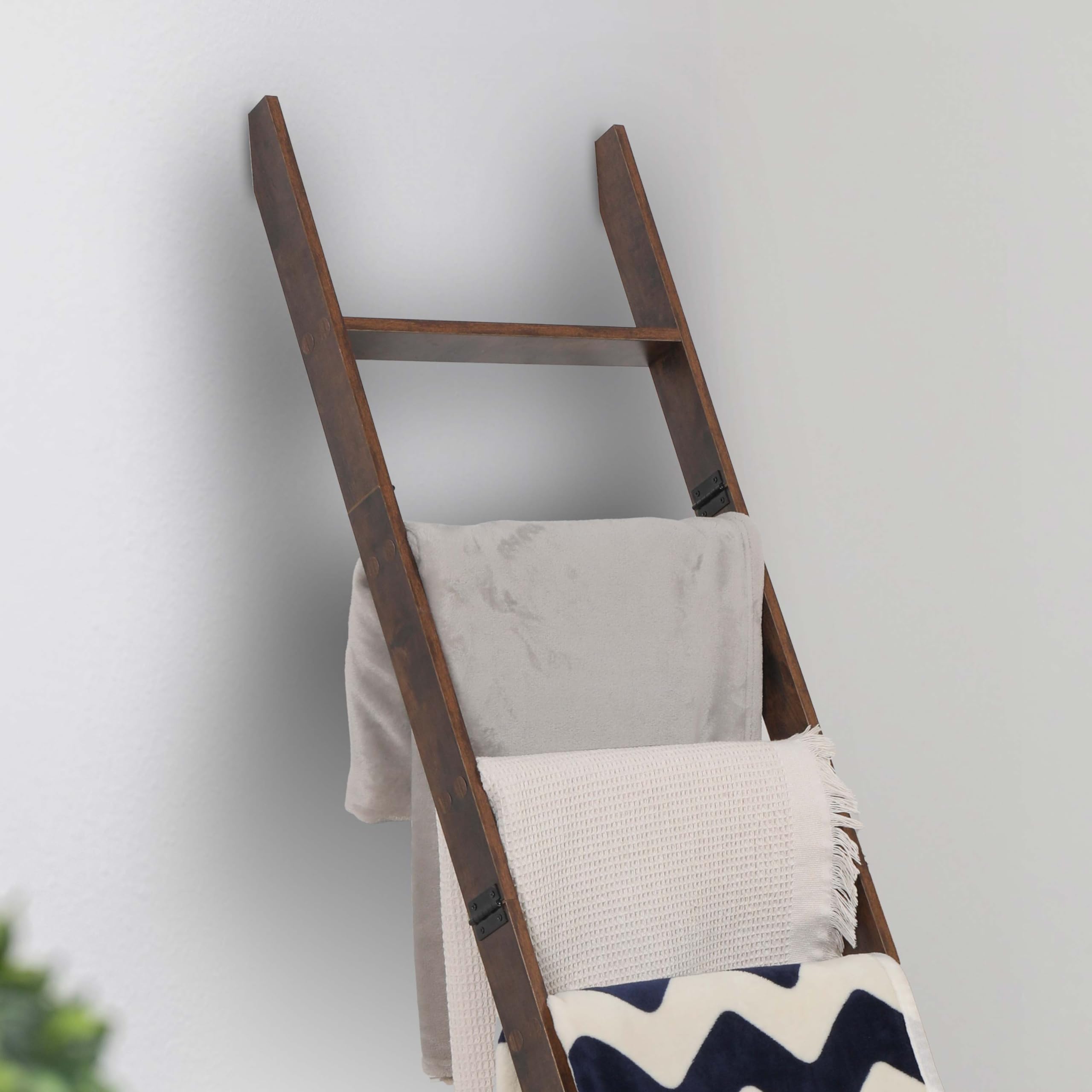 RELODECOR Blanket Ladder decorative farmhouse piece enhances any room.