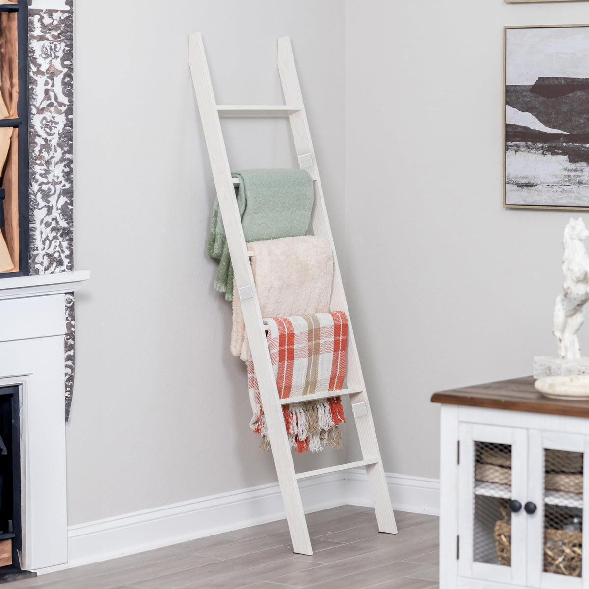 RELODECOR blanket ladder in wall-leaning style displaying throws neatly and reducing floor clutter