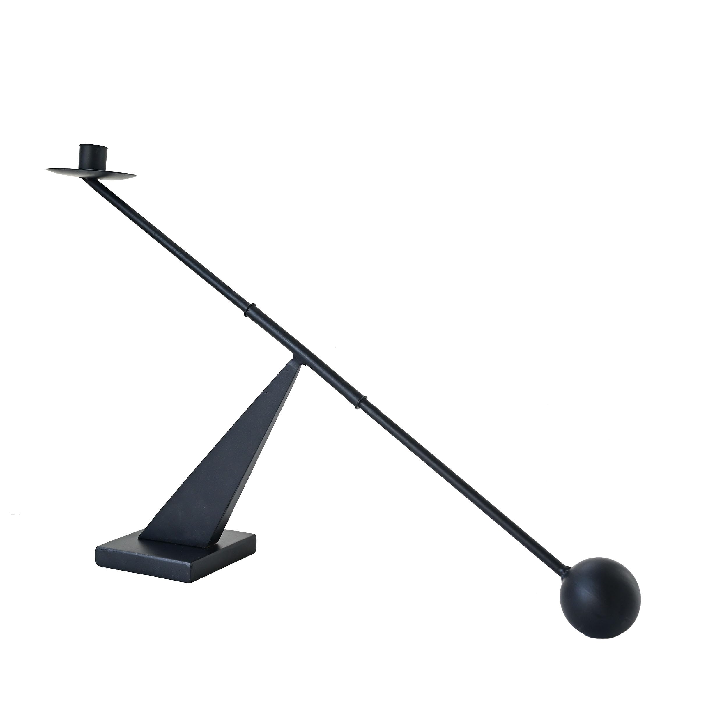 Remenna 19-inch stand creates a striking dining centerpiece