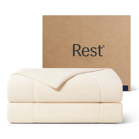 REST Evercool fabric close-up highlighting cooling softness for hot sleepers.