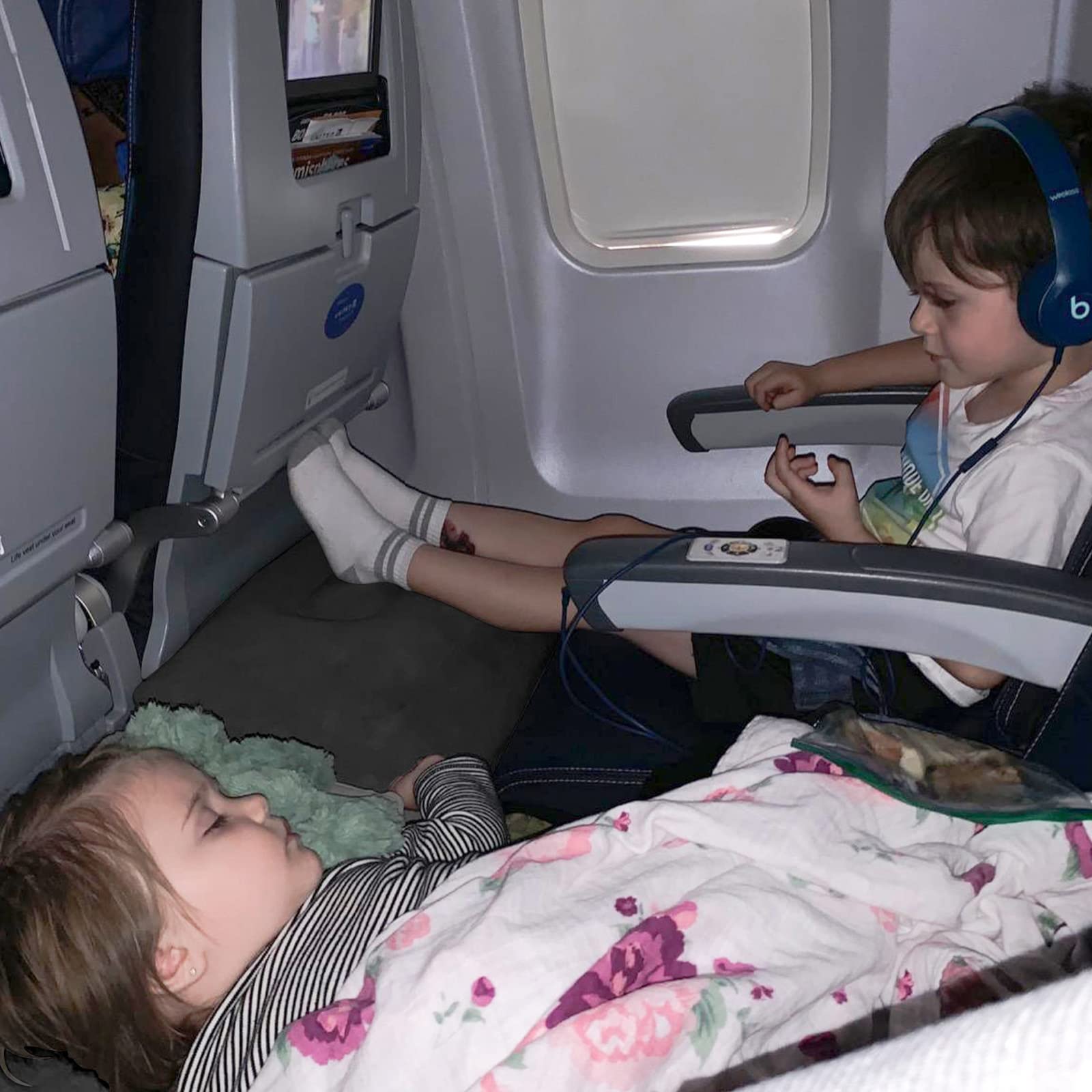 Rewondah travel foot rest pillow with adjustable height for comfort.