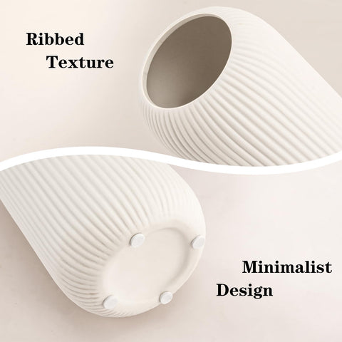 RIKBVOM small vase on kitchen center counter.