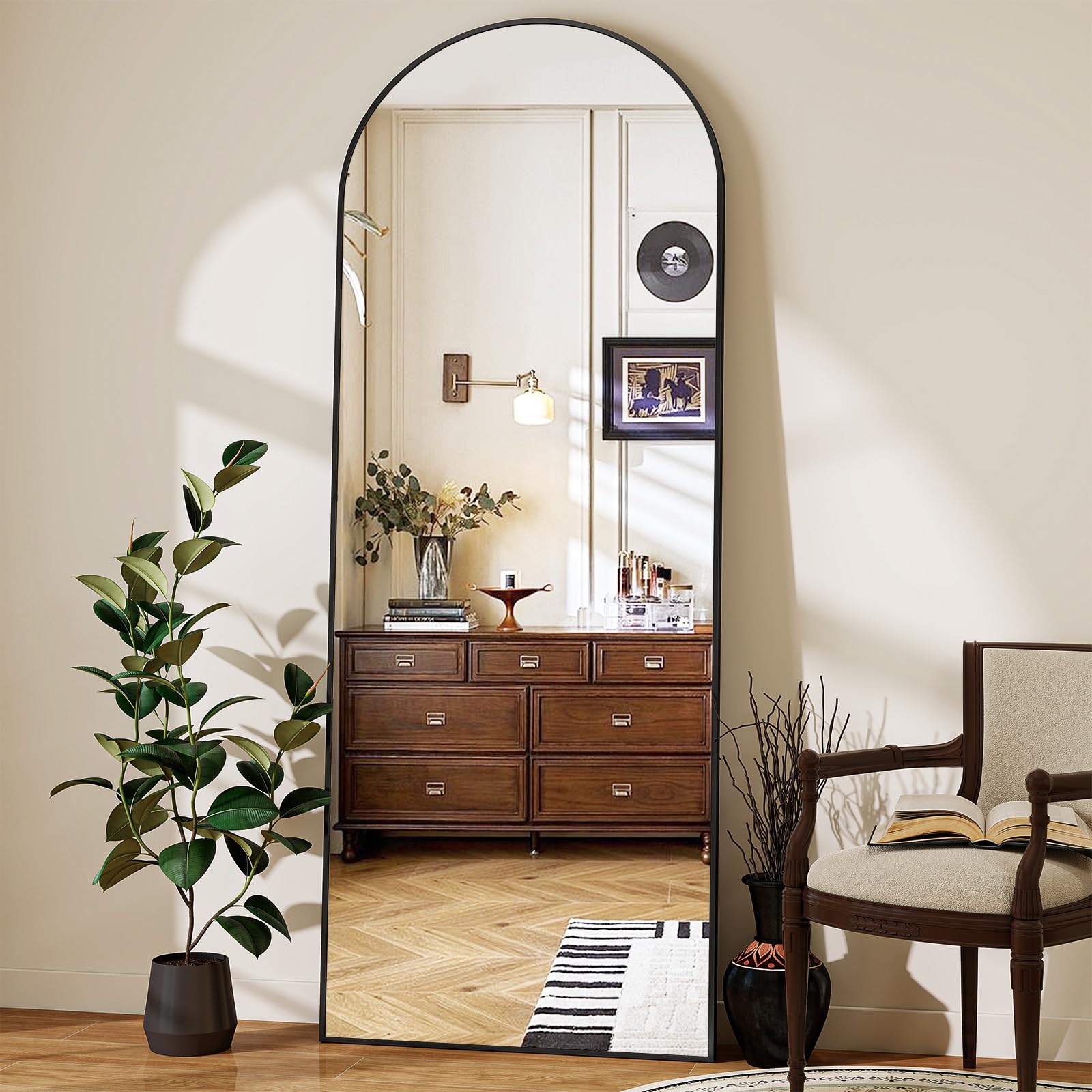 Riskioir floor mirror with stand base for versatile placement and quick setup.