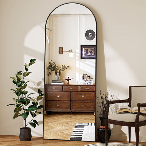 Riskioir floor mirror with stand base for versatile placement and quick setup.