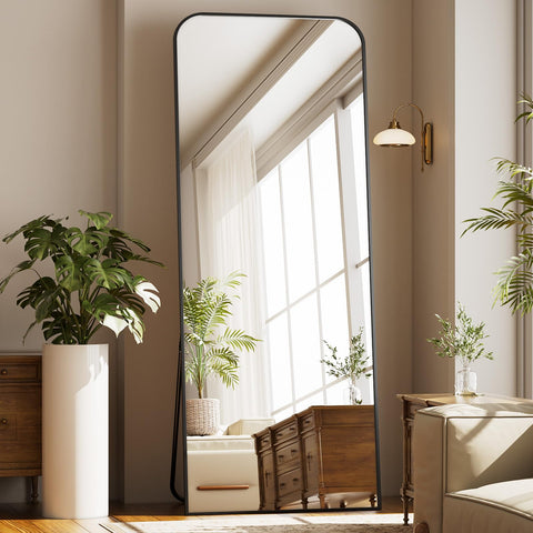 Riskioir full-length mirror arch design ideal for head-to-toe outfit checks.