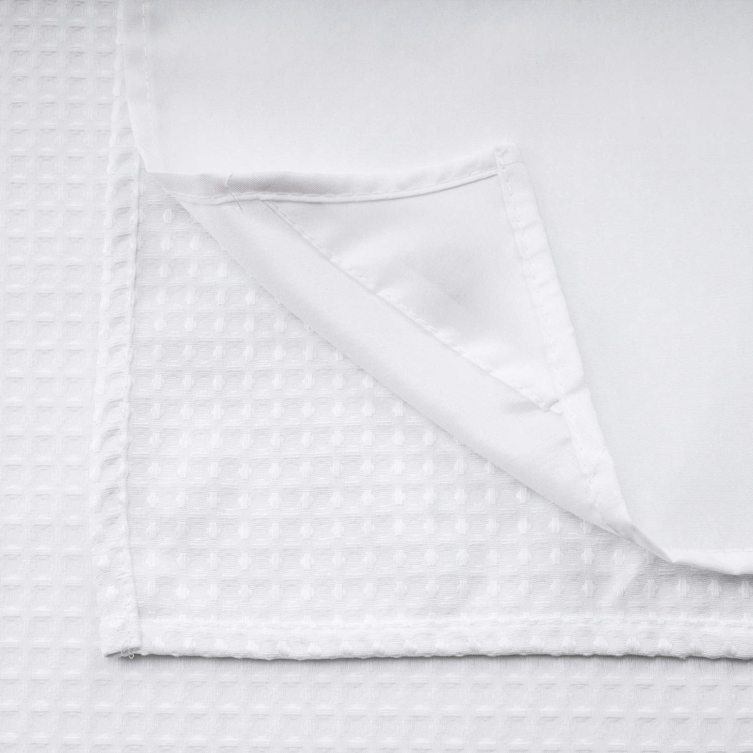 River Dream stall snap-in liner included for easy setup and maintenance.