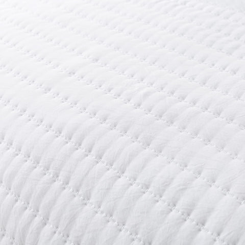 ROARINGWILD all-season use of the quilt as a versatile bed topper.