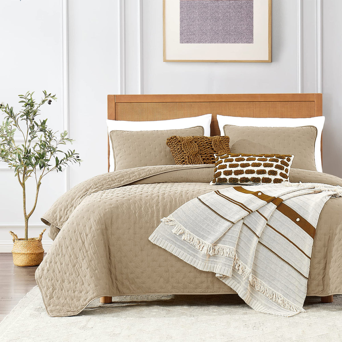 ROARINGWILD beige cloud twin quilt on bed for cozy all-season comfort.