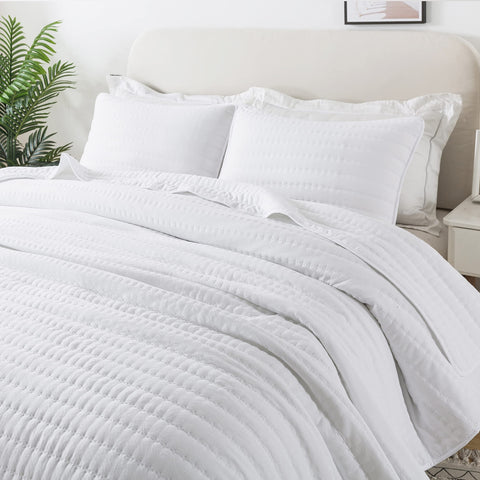 ROARINGWILD White Queen quilt 90x90 on bed, soft microfiber texture shown for all-season use