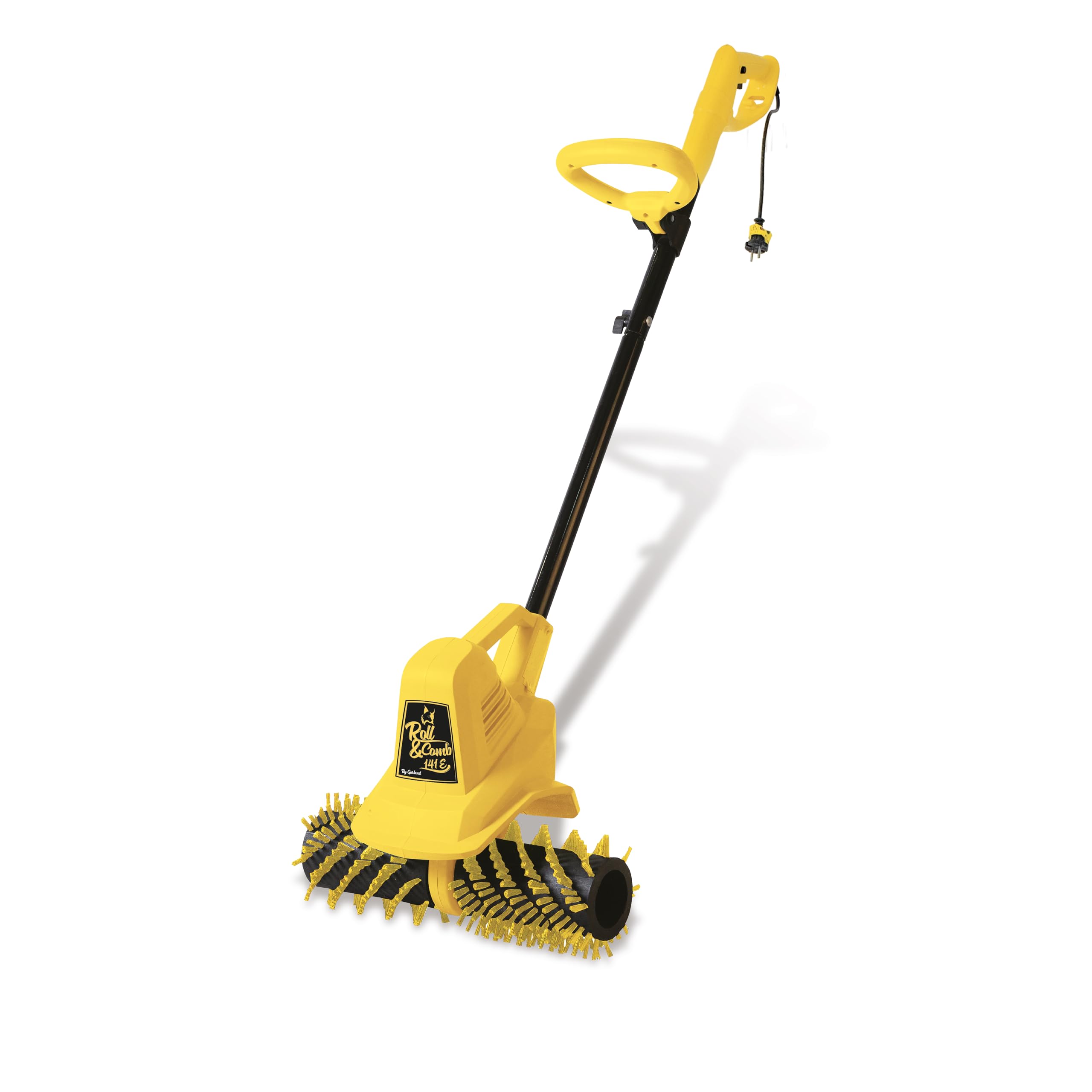 Roll & Comb 141e front view demonstrates compact design for easy artificial turf cleaning