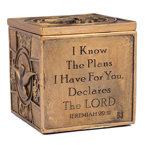 Closeup detail highlights resin and stone texture for durable, long-lasting keepsake display