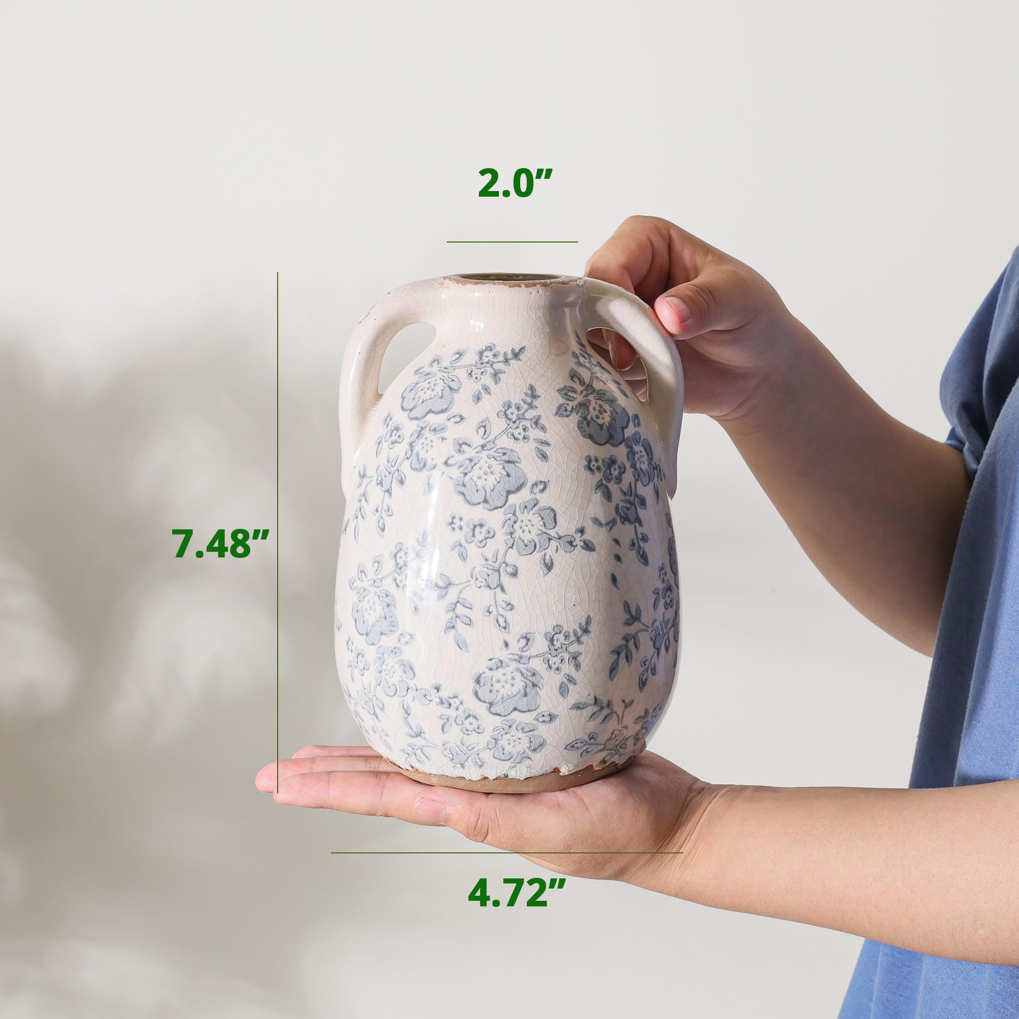 Ronasip double-handle vase is easy to move and position for centerpieces