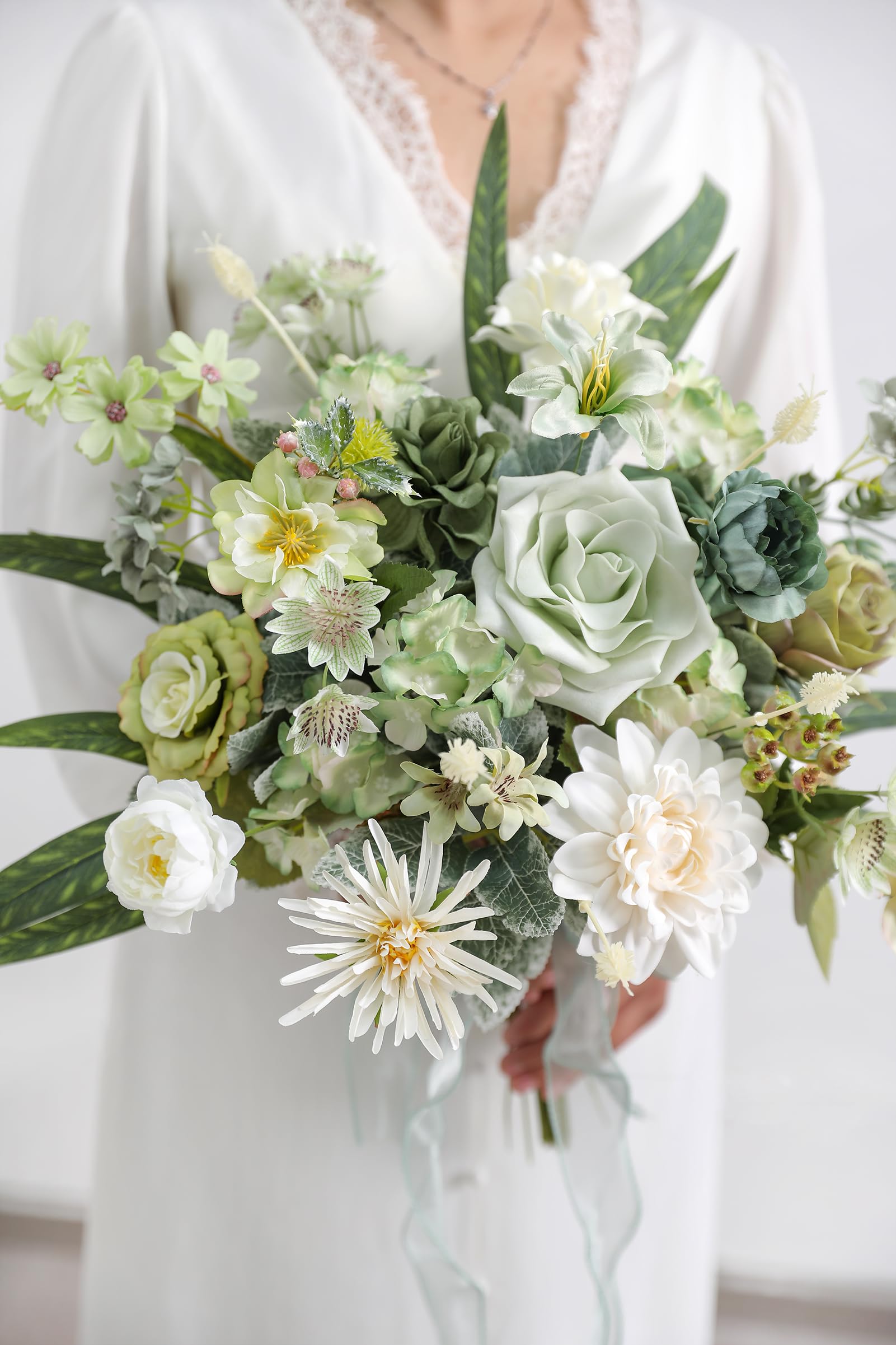 Rongflower green leaves and accessories for natural-looking arrangements.