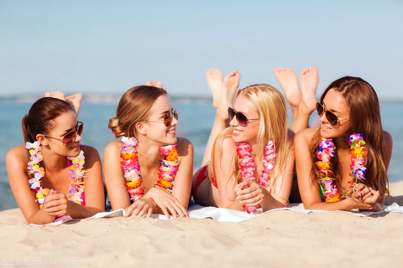 Ronghui leis add bright tropical vibes to graduation or pool days