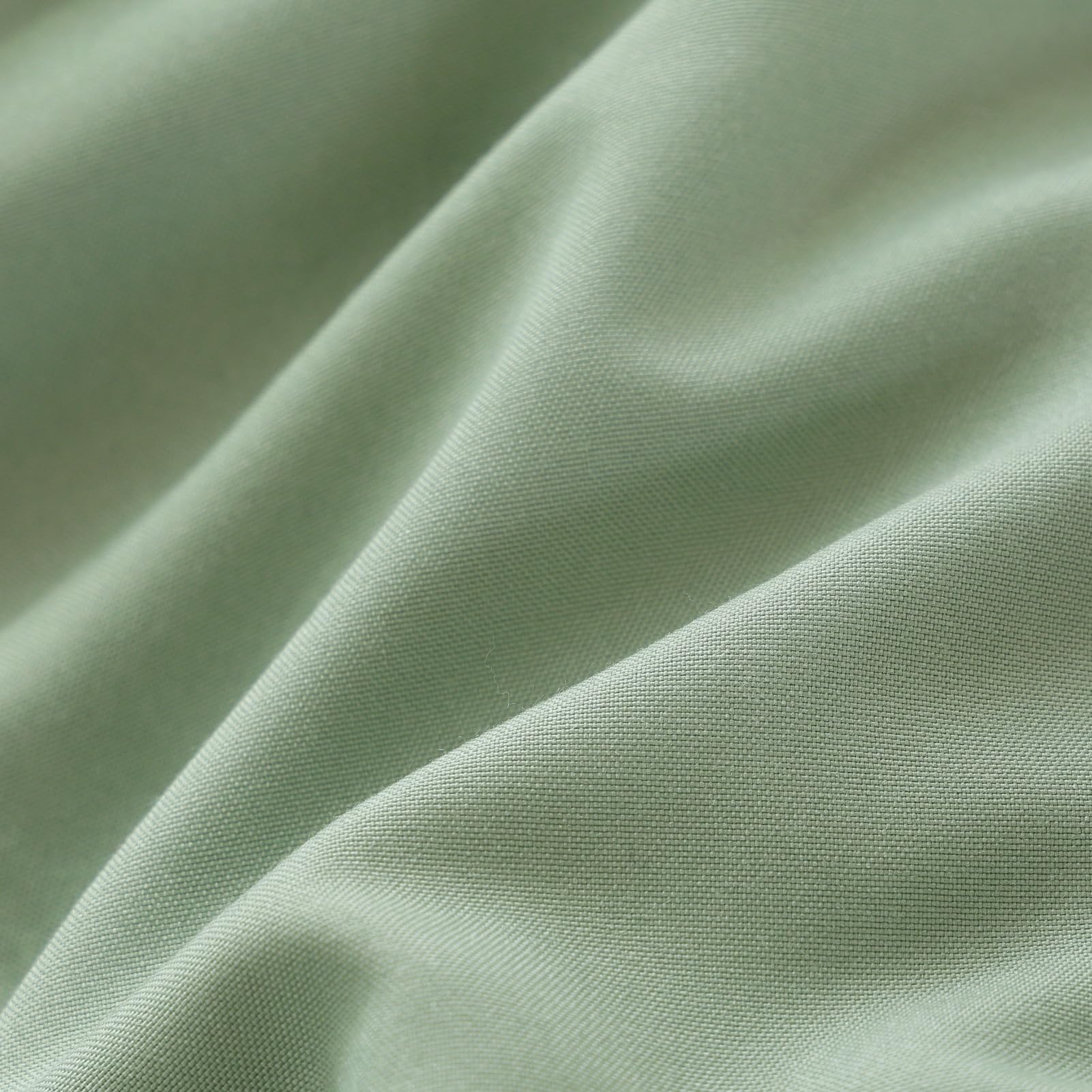 ROSGONIA All-season sage green comforter provides breathable warmth