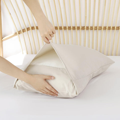 ROSGONIA beige comforter in stylish bedroom decor