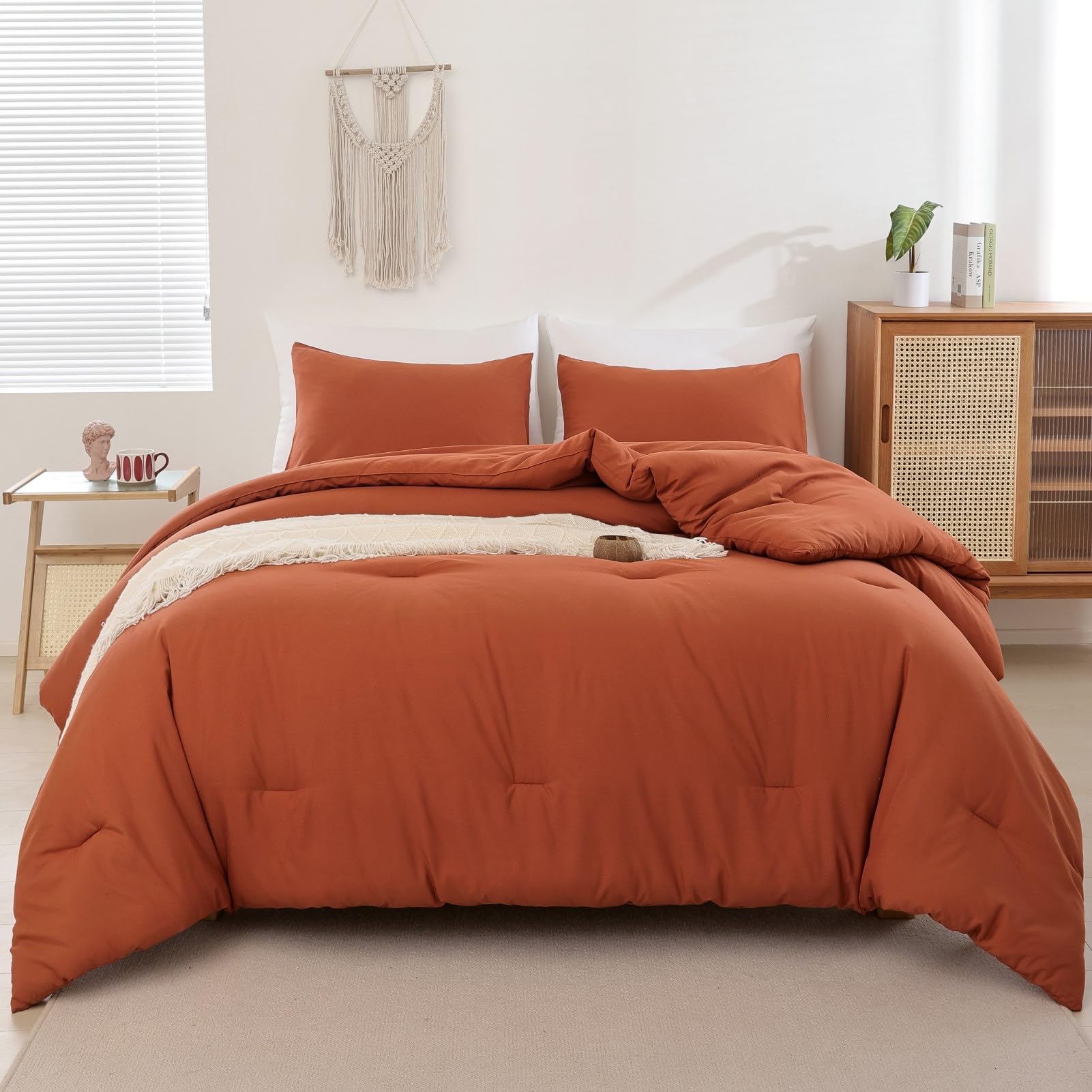 ROSGONIA comforter packaging highlights easy care and value.