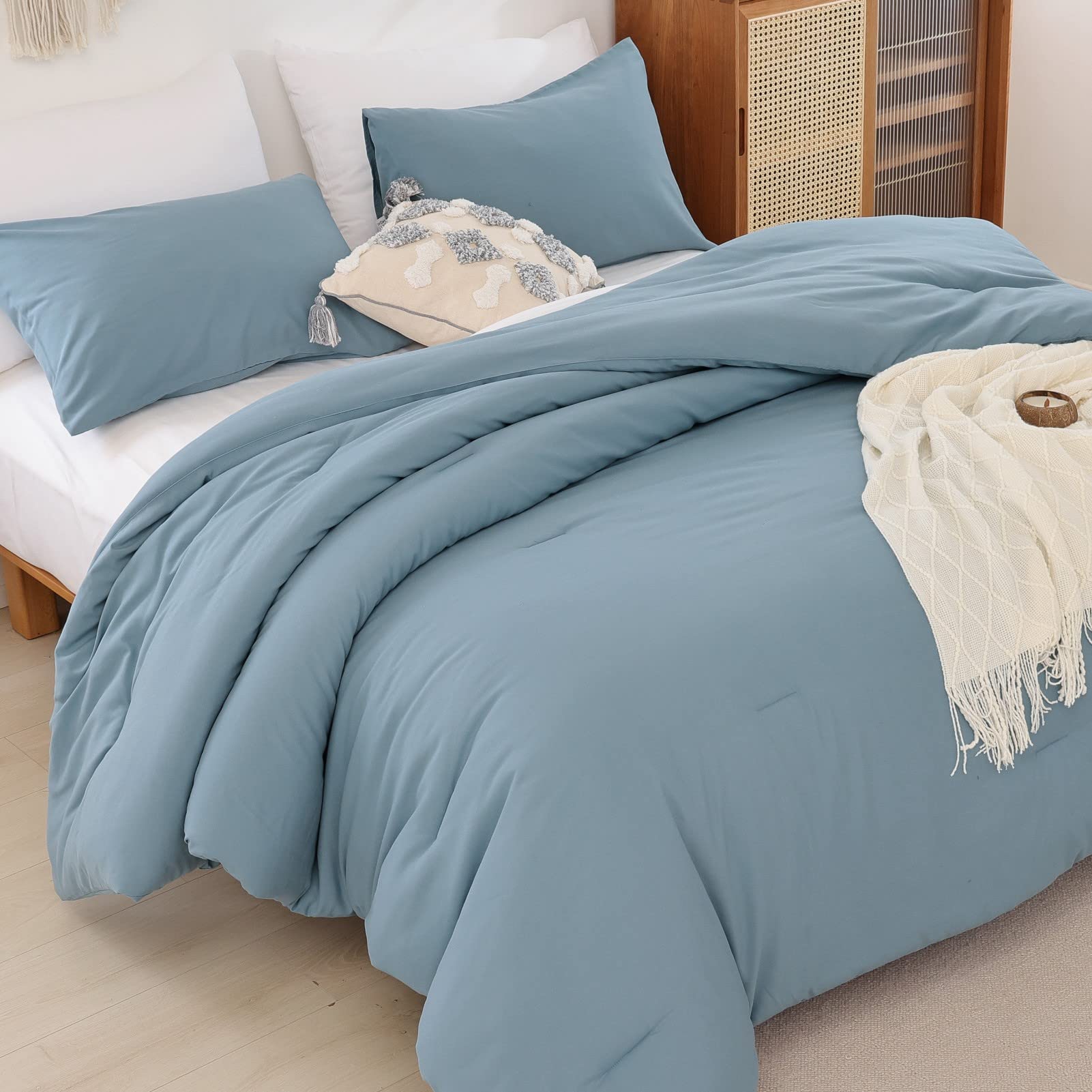 ROSGONIA dusty blue comforter queen closeup fabric texture and easy care
