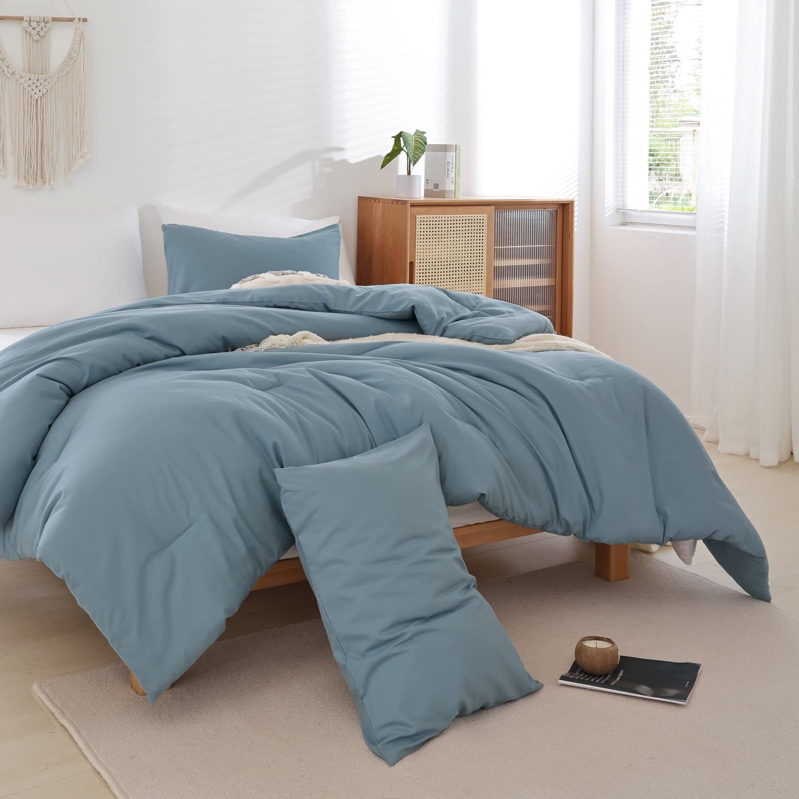 ROSGONIA dusty blue comforter queen pillowcase left included