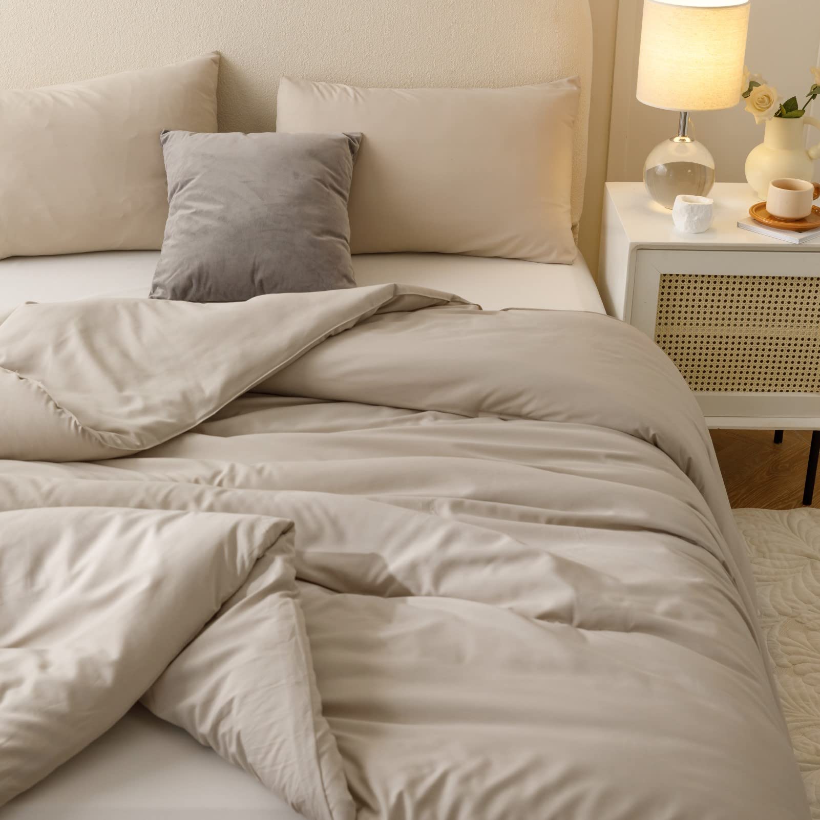 ROSGONIA oatmeal pillowcases pairing to complete a neutral bed look