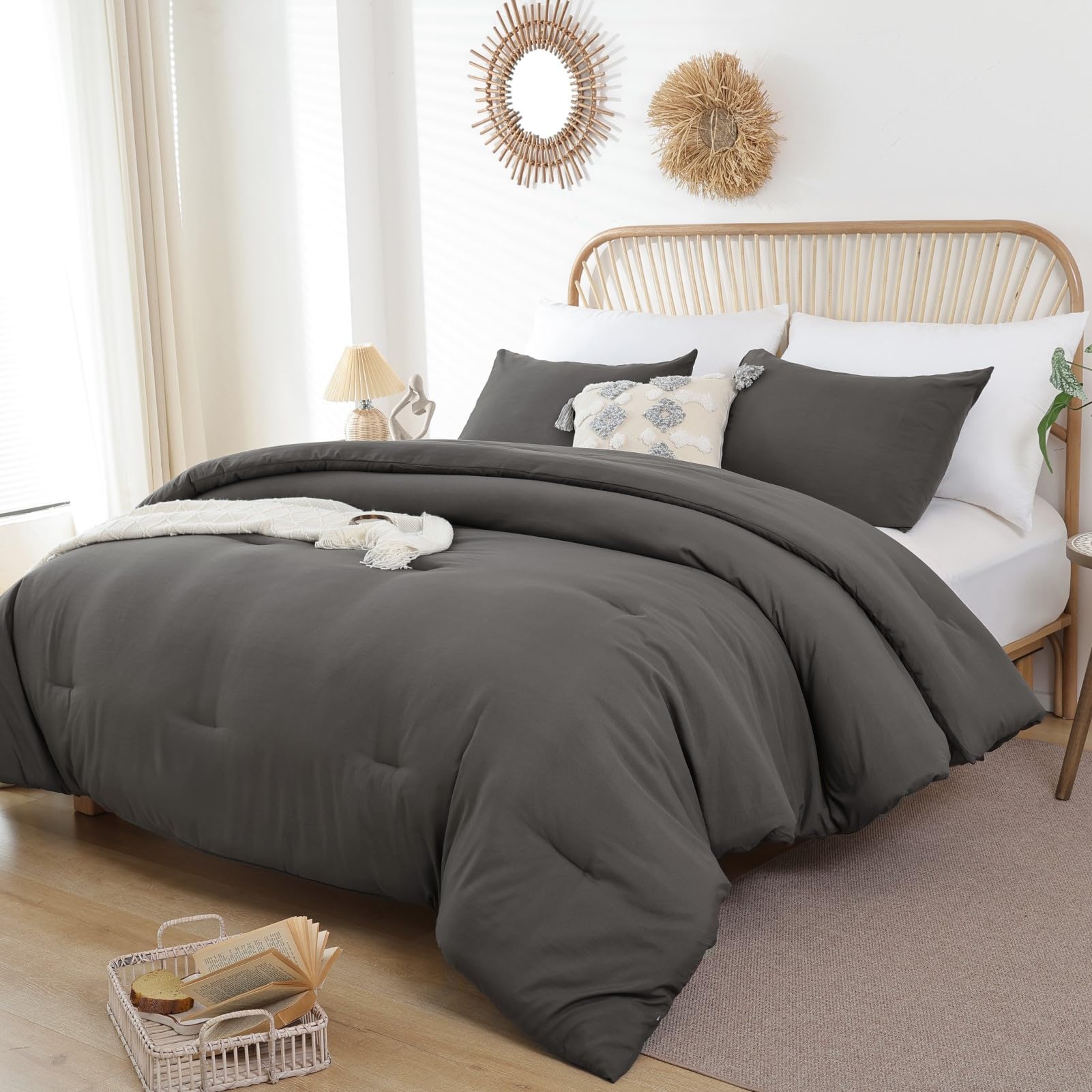 ROSGONIA soft all-season comforter delivers lightweight warmth without heaviness