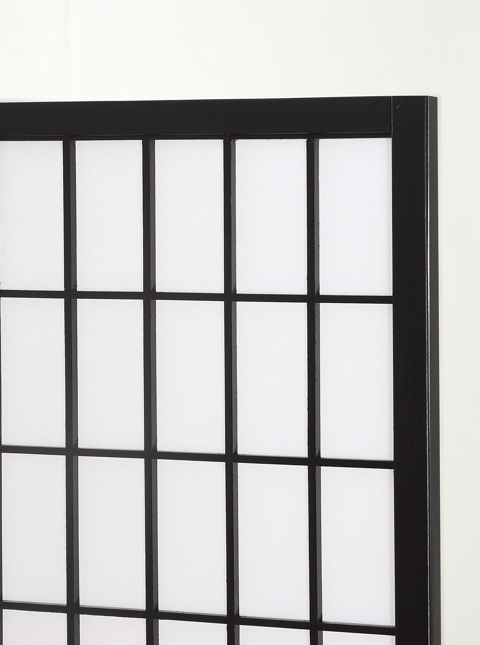 Roundhill Furniture rice paper panels diffuse light for a soft, welcoming room division.