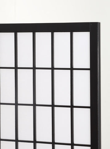 Roundhill Furniture rice paper panels diffuse light for a soft, welcoming room division.
