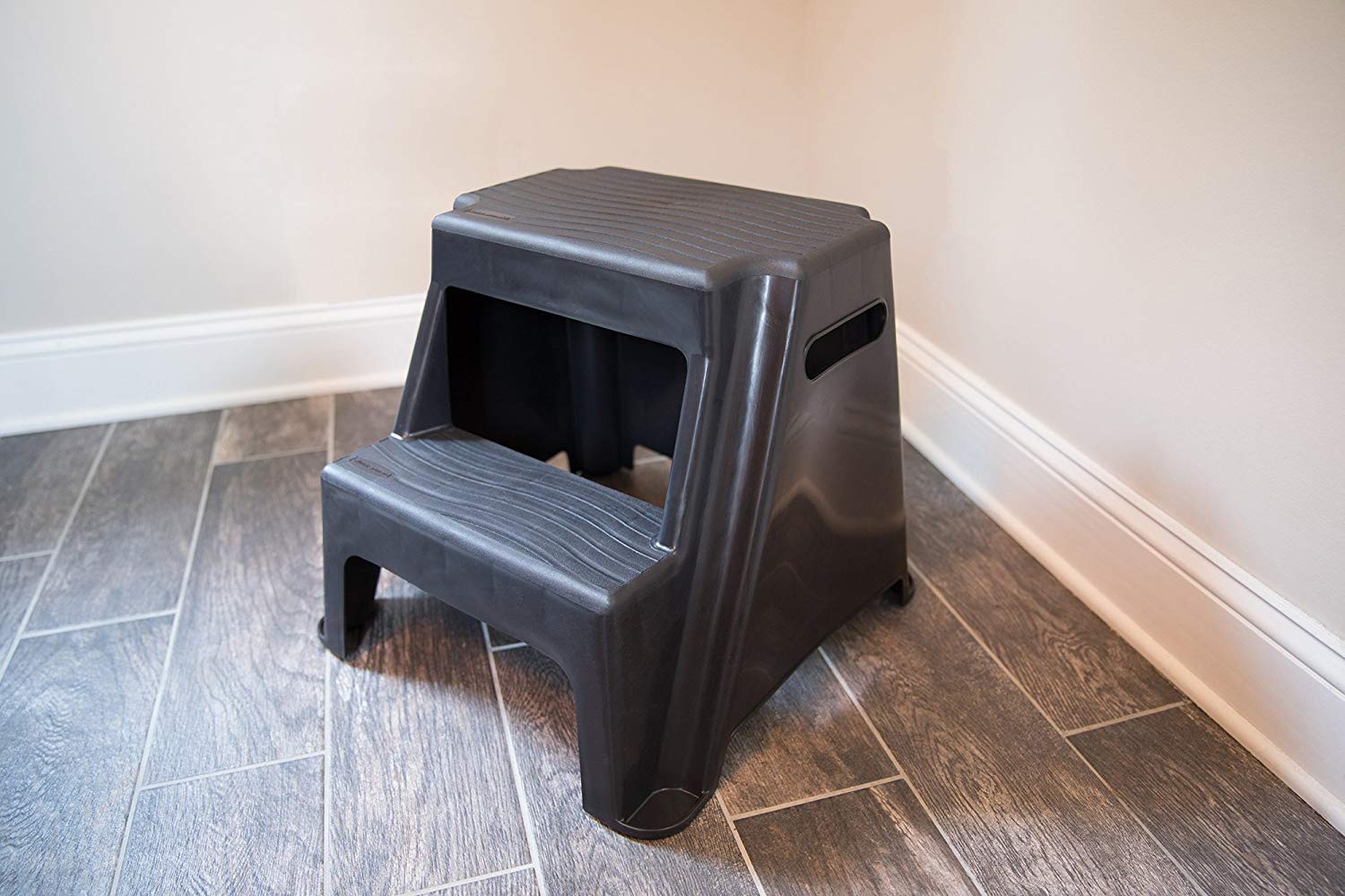 Rubbermaid 2-Step Stool 300-pound capacity handles a range of jobs