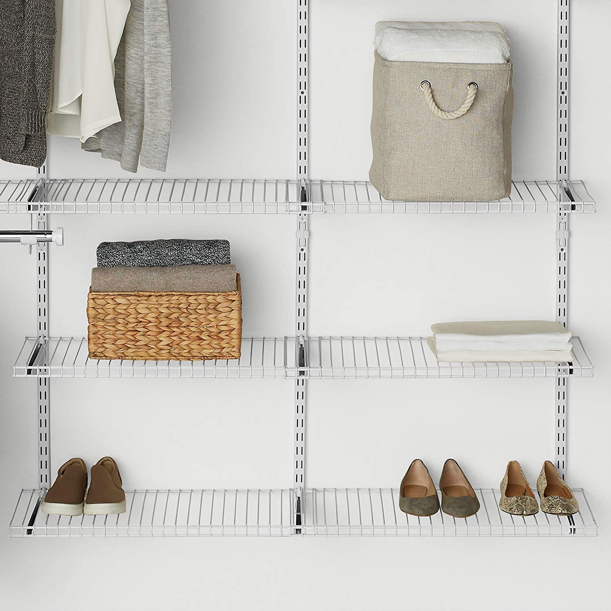 Rubbermaid Configurations included mounting hardware enables quick installation.