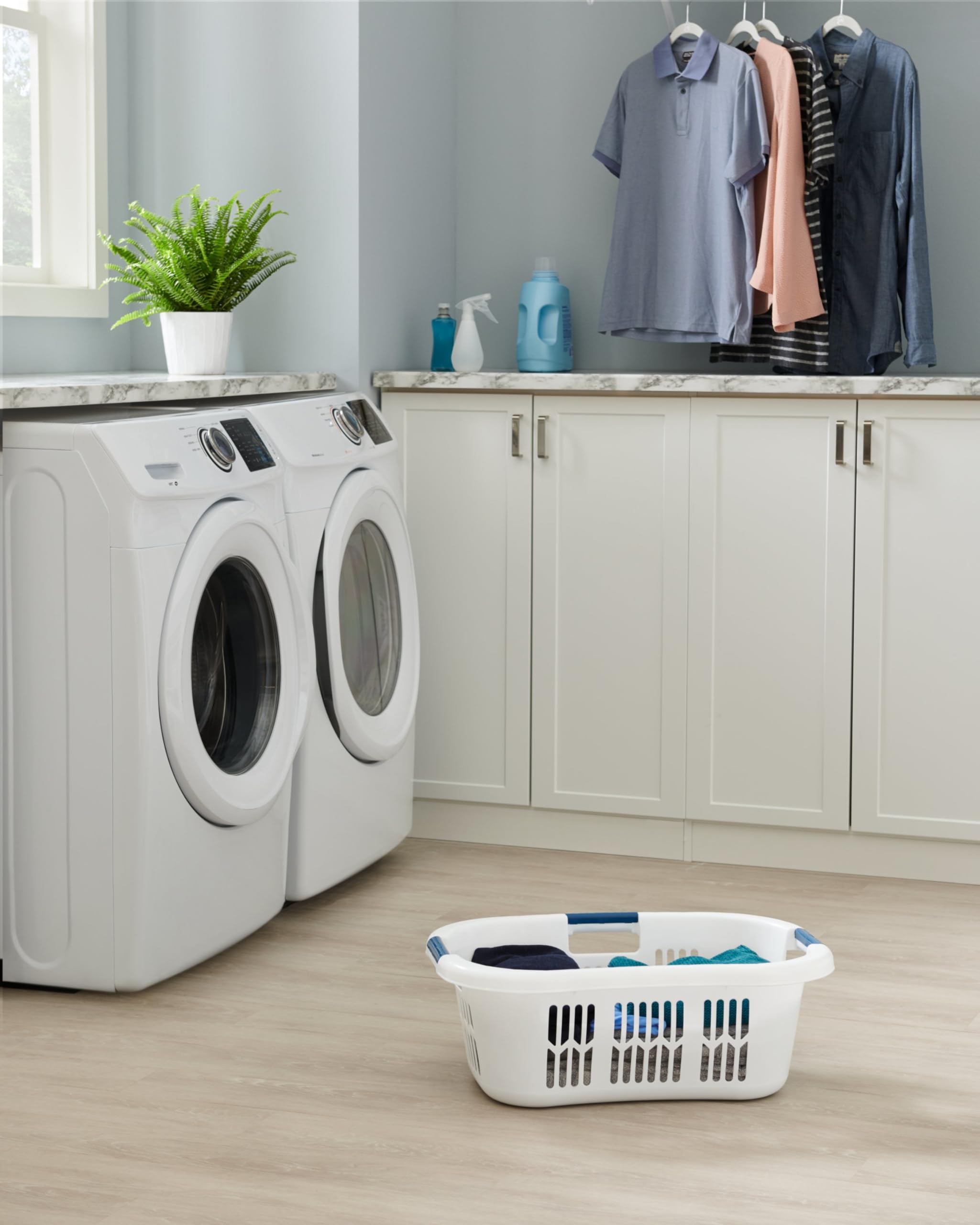 Rubbermaid hip-hugger basket smooth finish prevents snagging on fabrics