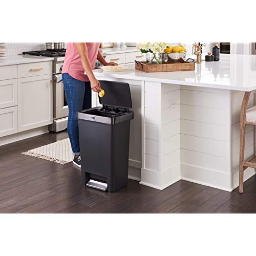 Rubbermaid Premier Series III flared anti-slip base increases stability